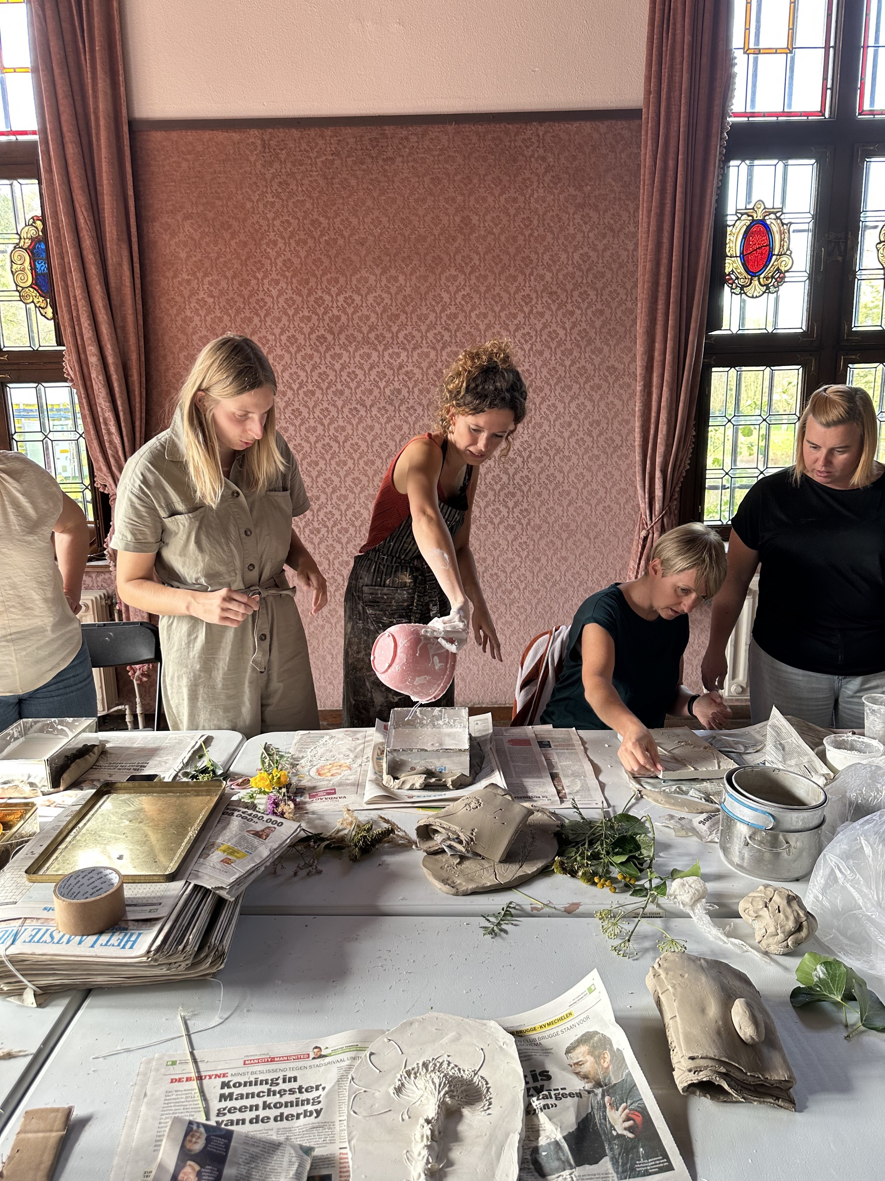 Inez Maes, workshop botanische tegels 